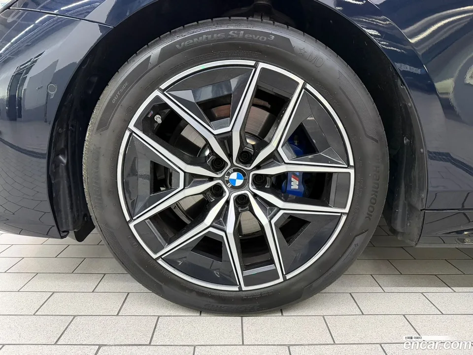 BMW 5 Series 523d M 2025 — миниатюра 2