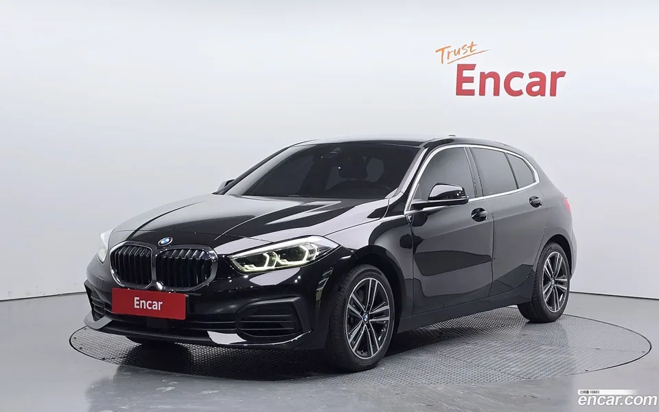 BMW 1 Series 120i 2022 — фото 1, купить с доставкой в Москву