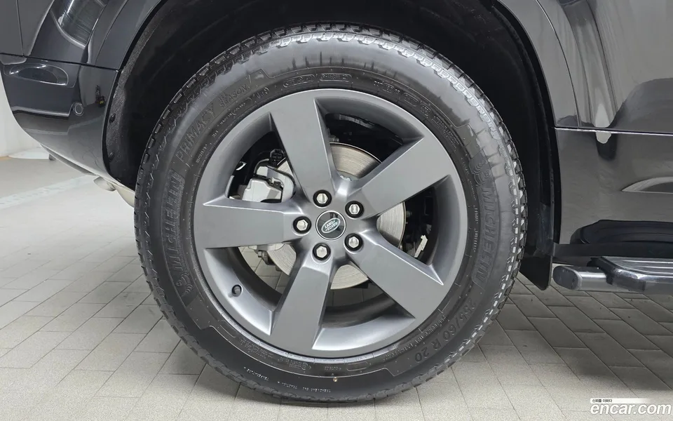 Land Rover Defender 110 P300 X- SE 2025 — миниатюра 5