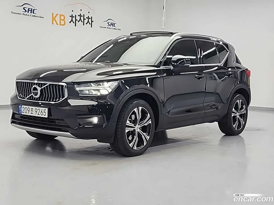 Volvo XC40 B4 2022 — фото 1, купить с доставкой в Москву