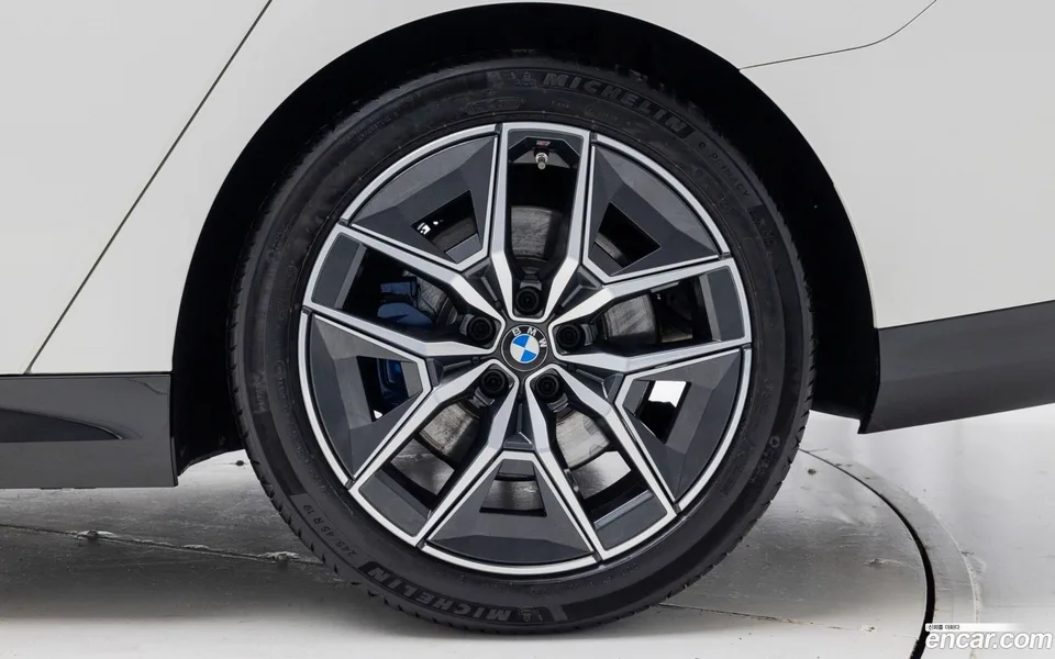 BMW 5 Series 520i M 2024 — миниатюра 2