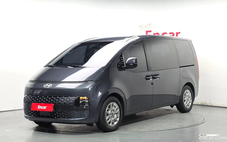 Hyundai Staria 9 2024 — фото 1, купить с доставкой в Москву