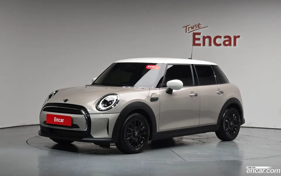 MINI Cooper 5 2024 — фото 1, купить с доставкой в Москву