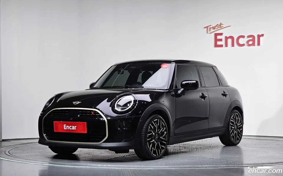 MINI Cooper S 5 2025 — фото 1, купить с доставкой в Москву