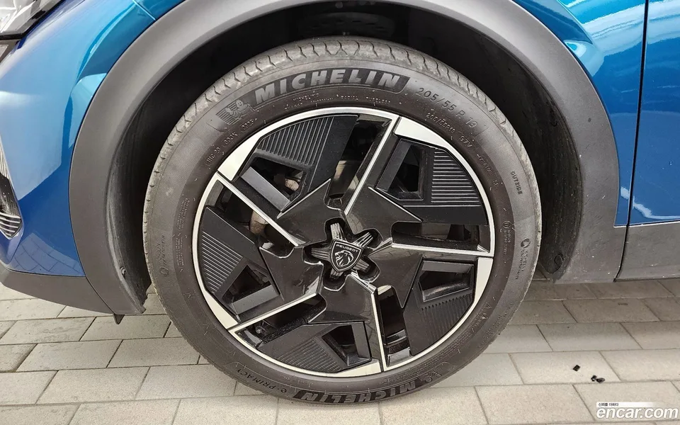 Peugeot 408 1.2 Pure Tech GT 2023 — миниатюра 2