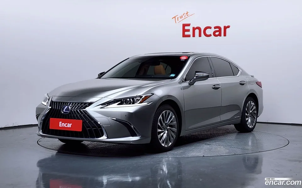 Lexus ES 300h 2022 — фото 1, купить с доставкой в Москву