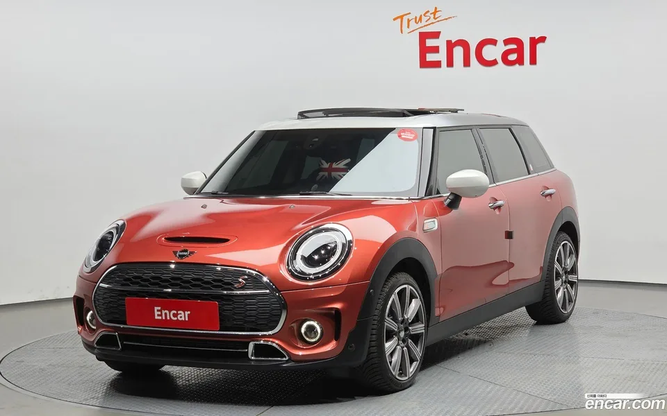 MINI Cooper S Clubman 2023 — фото 1, купить с доставкой в Москву