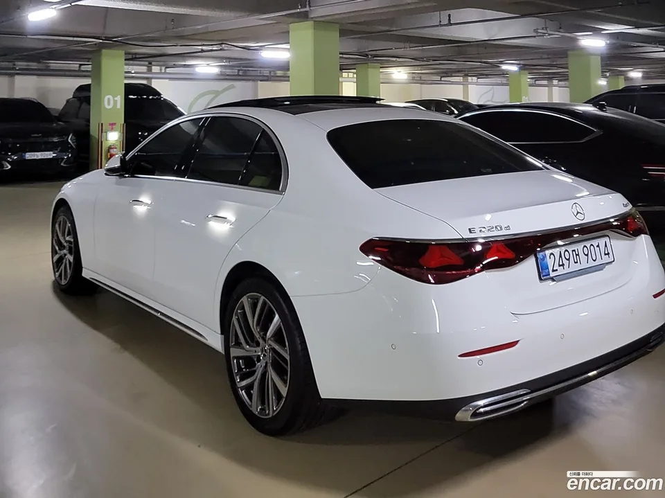 Mercedes-Benz E-Class E220d 4MATIC 2025 — миниатюра 2