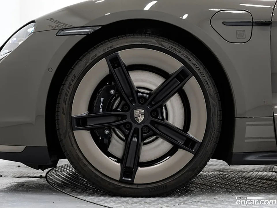 Porsche Taycan 2025 — миниатюра 5