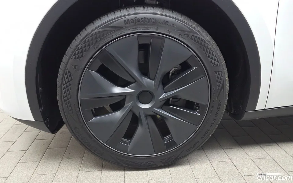Tesla Model Y RWD 2024 — миниатюра 5