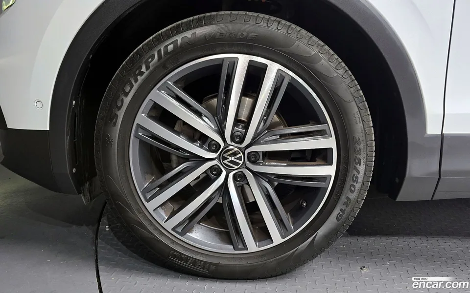 Volkswagen Tiguan 2.0 TDI 2023 — миниатюра 5