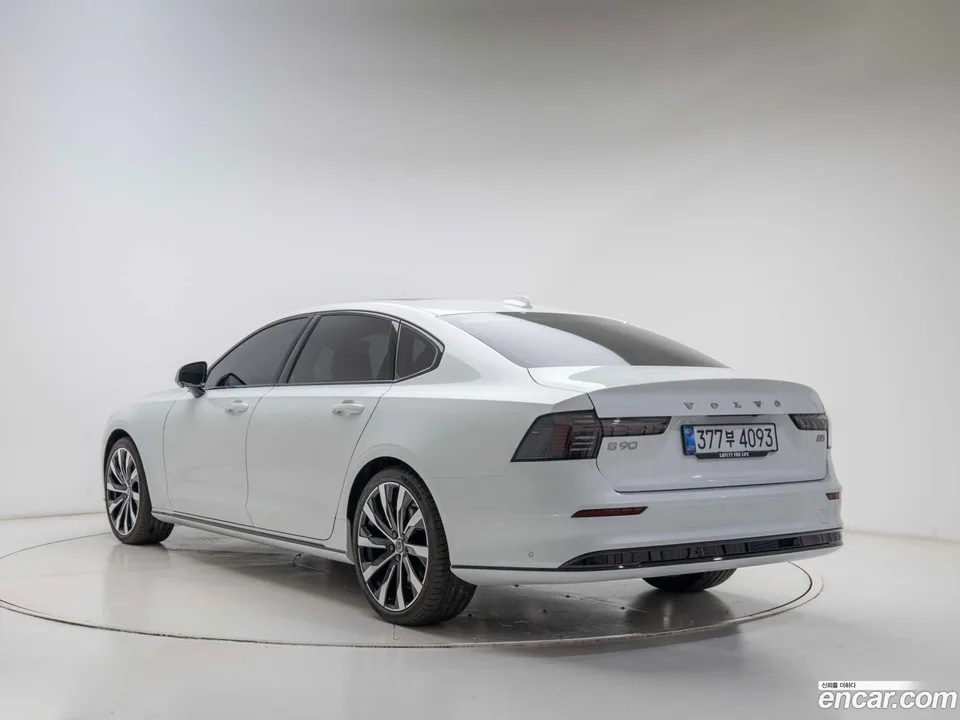 Volvo S90 B5 2025 — миниатюра 4