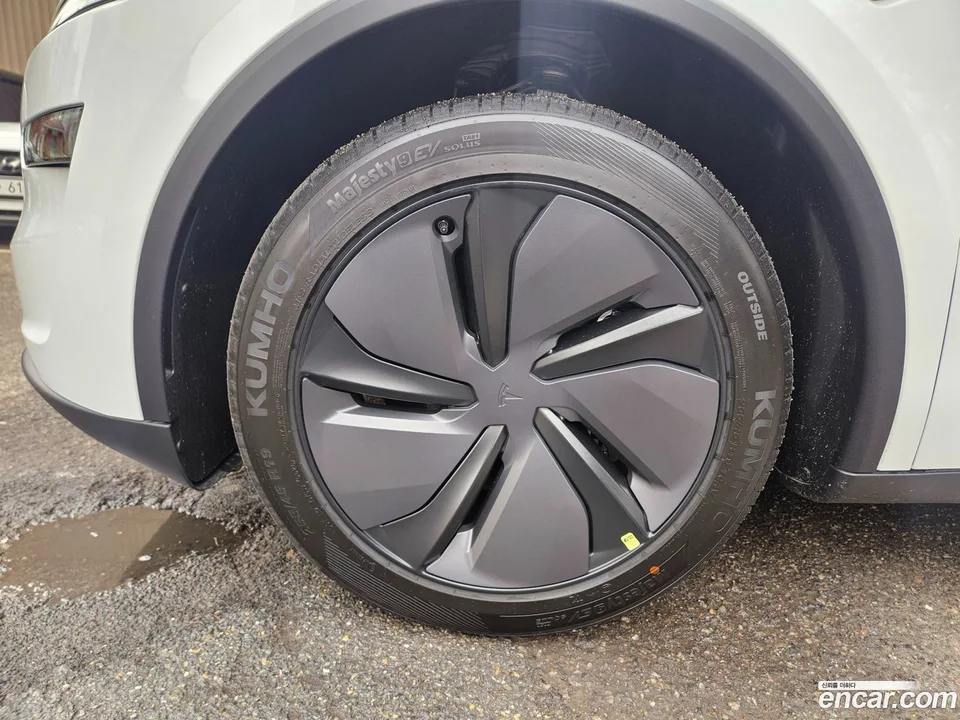 Tesla Model Y RWD 2026 — миниатюра 5