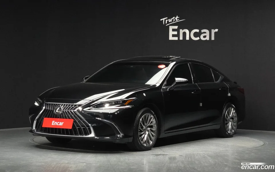 Lexus ES 300h 2023 — фото 1, купить с доставкой в Москву