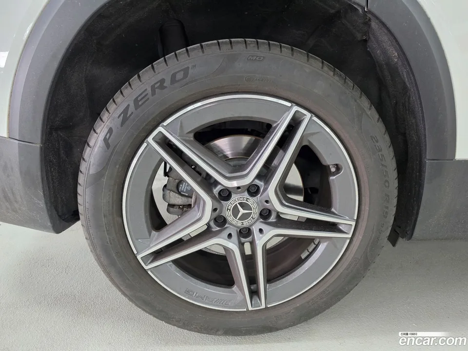 Mercedes-Benz GLB-Class GLB250 4MATIC 2023 — миниатюра 2