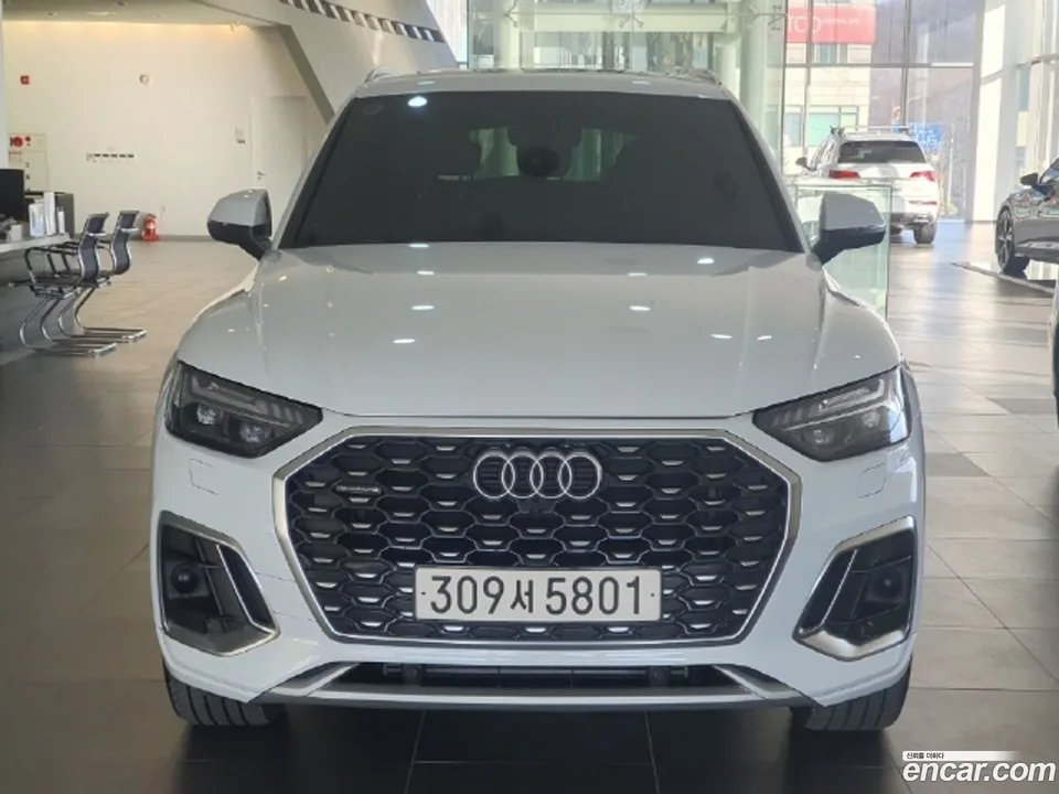 Audi Q5 45 TFSI 2023 — фото 1, купить с доставкой в Москву