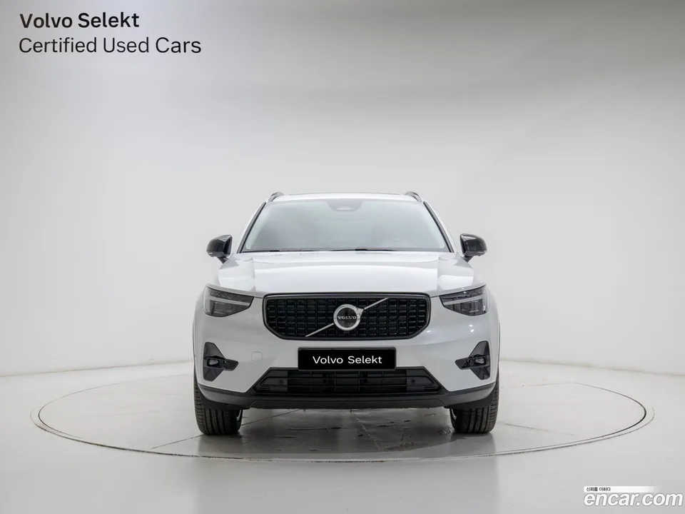 Volvo XC40 B4 2025 — миниатюра 3