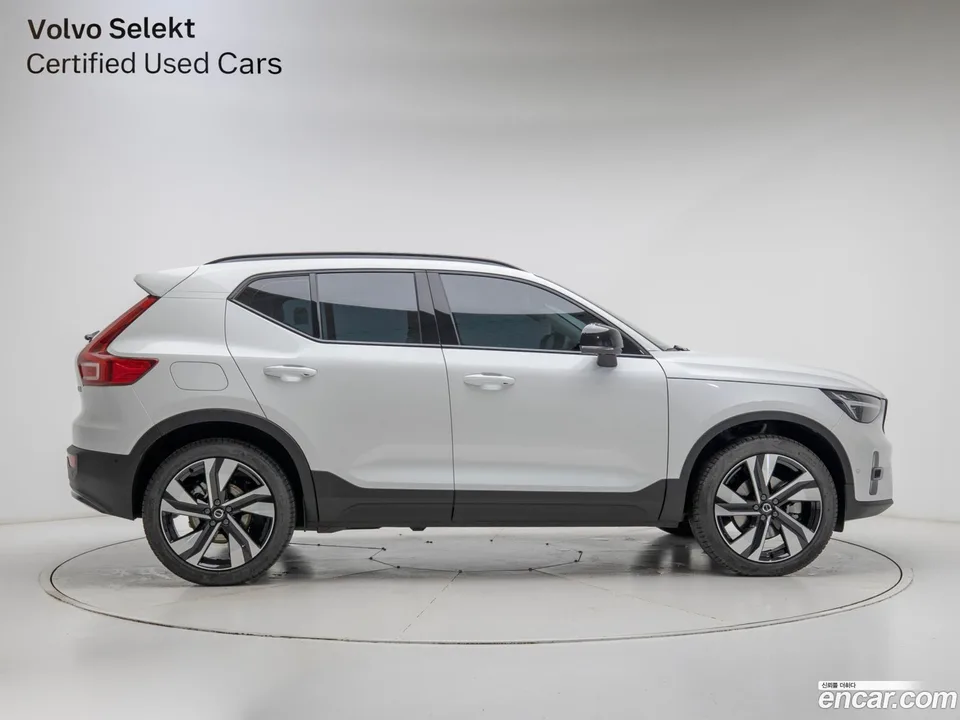 Volvo XC40 B4 2025 — миниатюра 4
