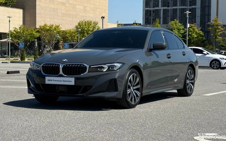 BMW 3 Series 320i 2025 — фото 1, купить с доставкой в Москву