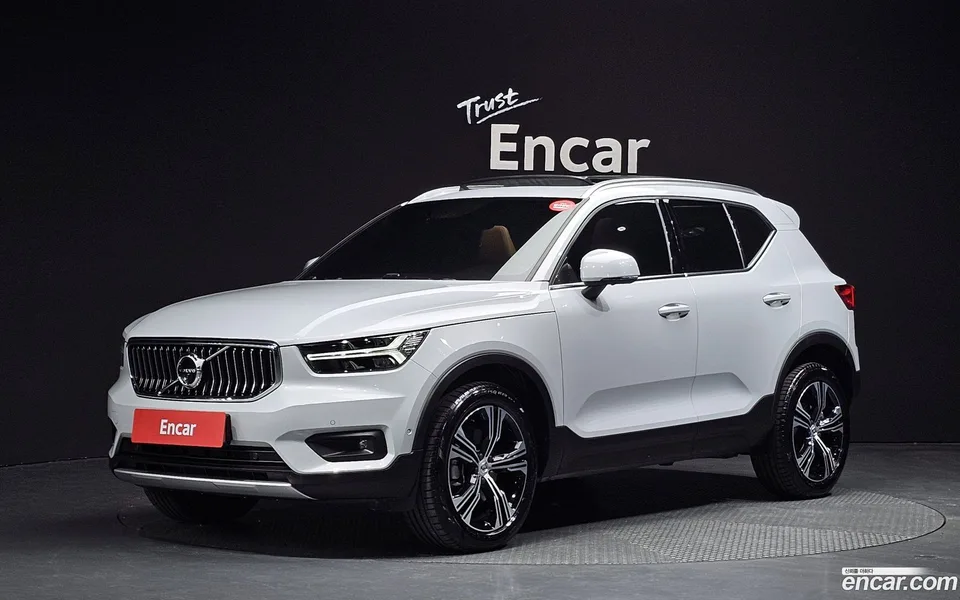 Volvo XC40 B4 2022 — фото 1, купить с доставкой в Москву