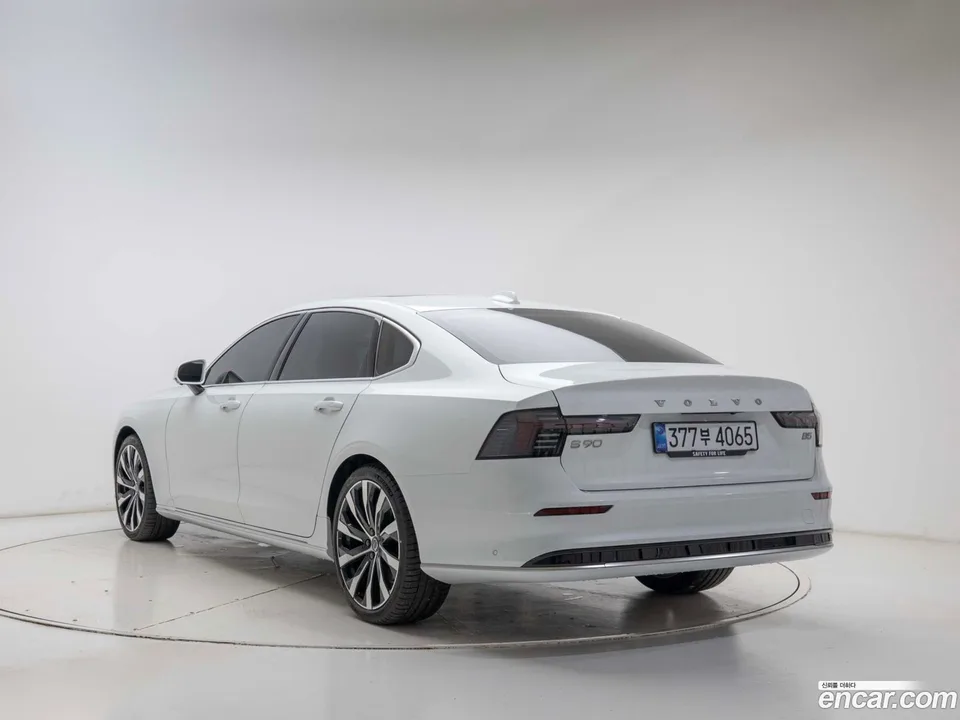 Volvo S90 B5 2025 — миниатюра 4