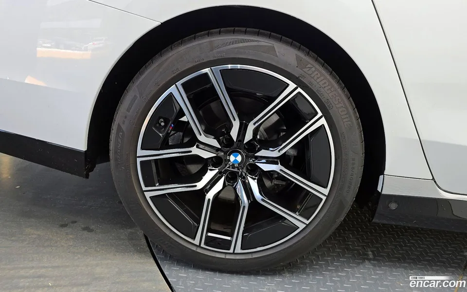 BMW 7 Series 740d xDrive M 2024 — миниатюра 5