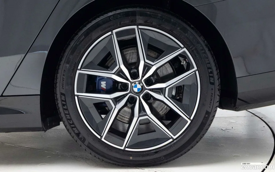 BMW i5 xDrive 40 M 2025 — миниатюра 5