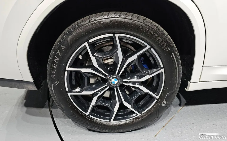 BMW X4 xDrive20i M 2022 — миниатюра 2