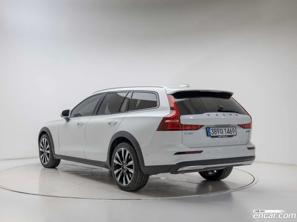 Volvo V60 Cross Country B5 AWD 2026 — миниатюра 4