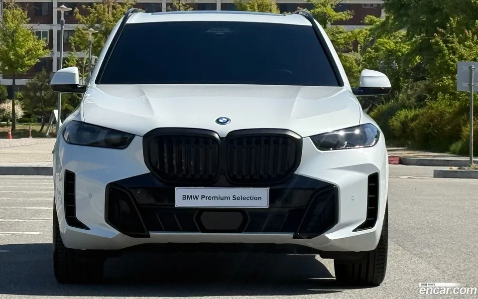 BMW X5 xDrive 50e M 2025 — миниатюра 3