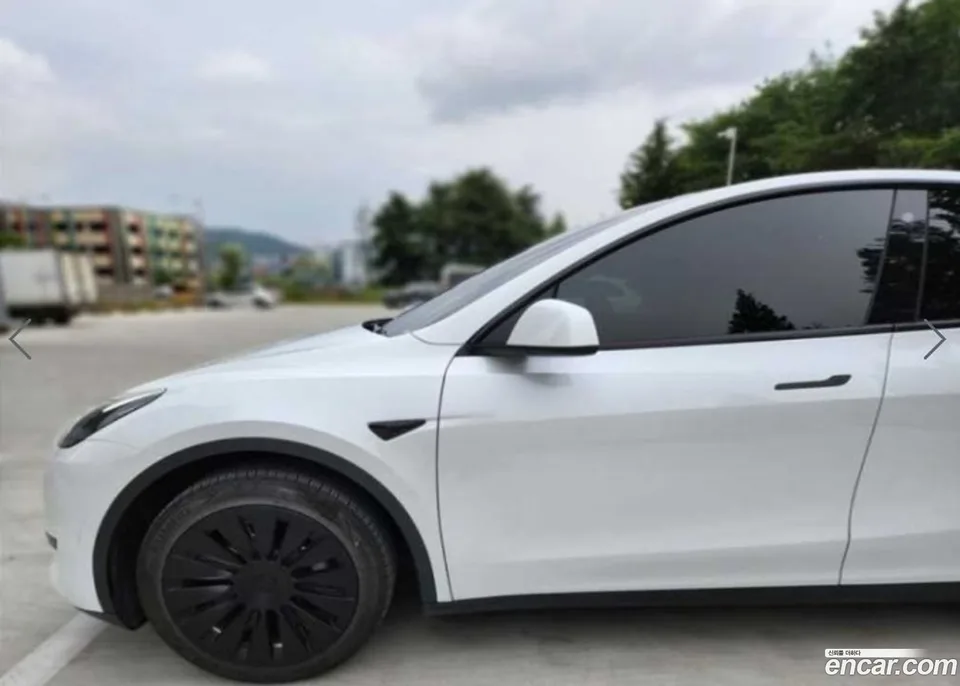 Tesla Model Y RWD 2024 — миниатюра 3