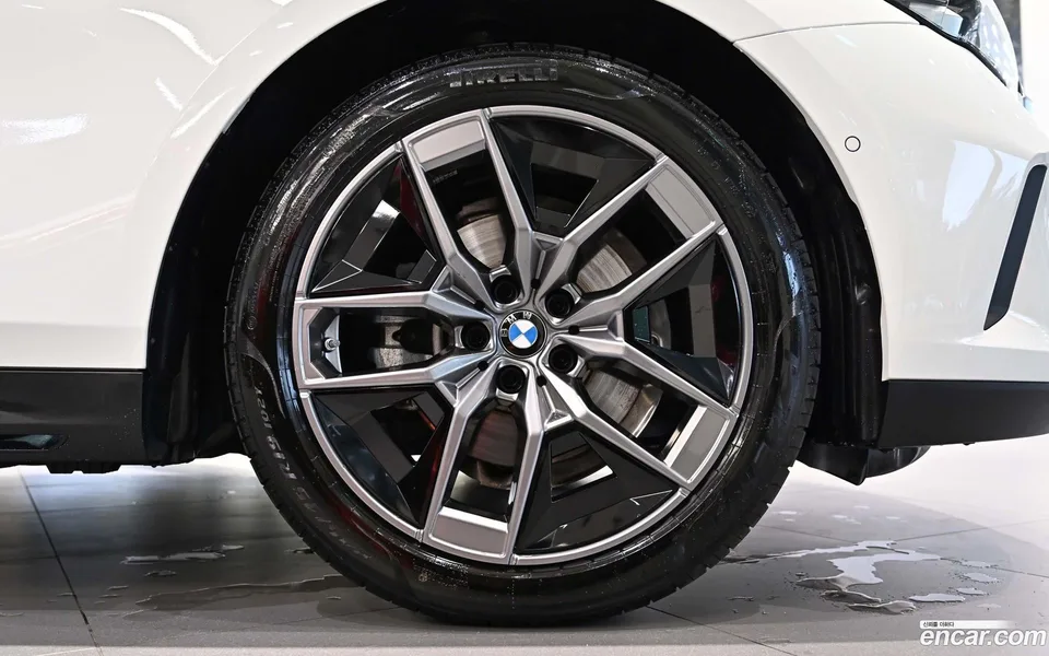 BMW 5 Series 520i 2025 — миниатюра 2