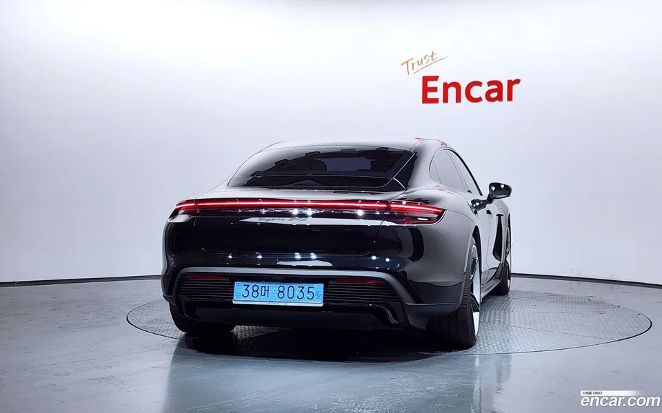 Porsche Taycan GTS 2022 — миниатюра 4
