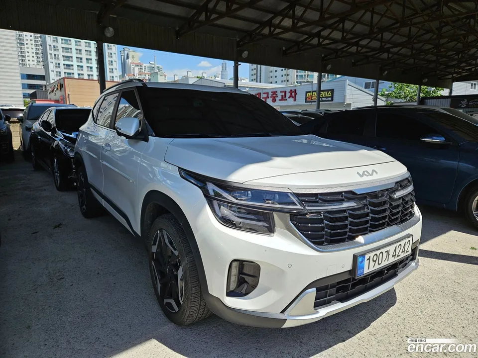 Kia Seltos 2.0 2WD 2023 — фото 1, купить с доставкой в Москву