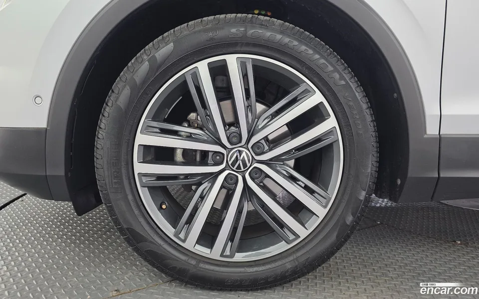 Volkswagen Tiguan 2.0 TDI 2023 — миниатюра 2