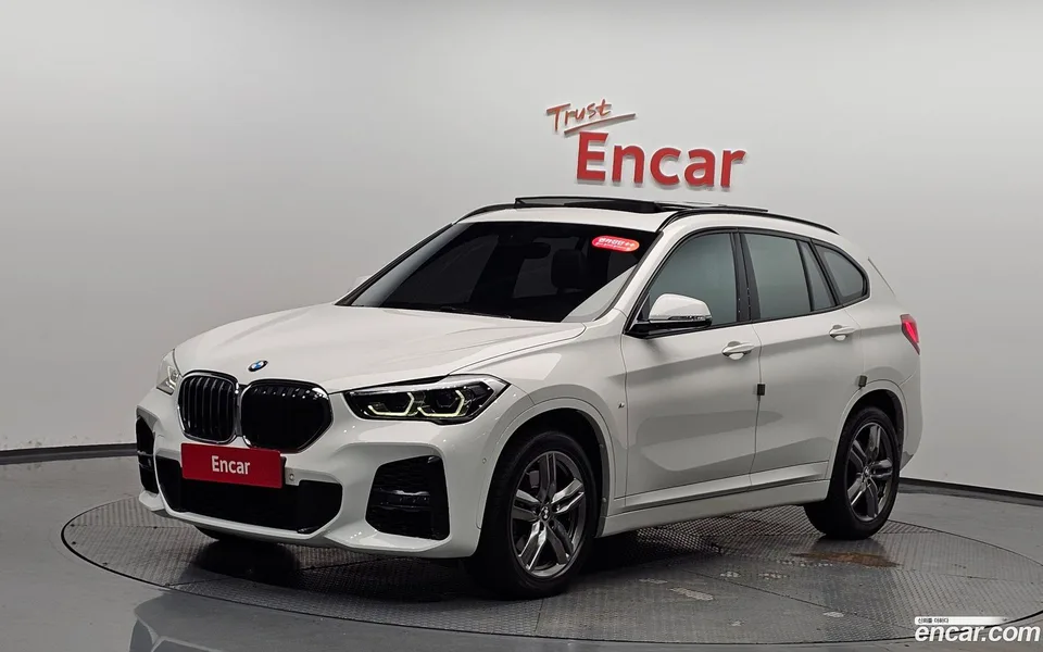BMW X1 xDrive 20i M 2022 — фото 1, купить с доставкой в Москву
