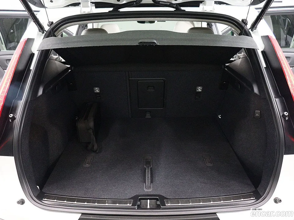 Volvo XC40 B4 2025 — миниатюра 2