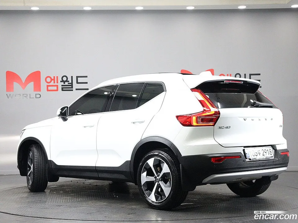Volvo XC40 B4 2025 — миниатюра 3
