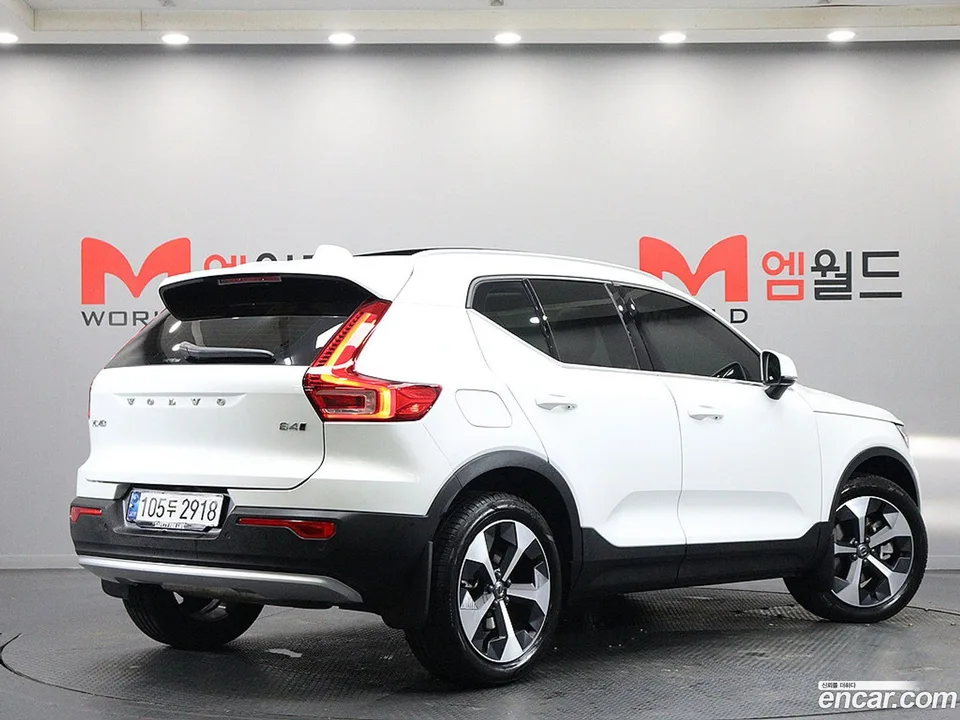 Volvo XC40 B4 2025 — миниатюра 4