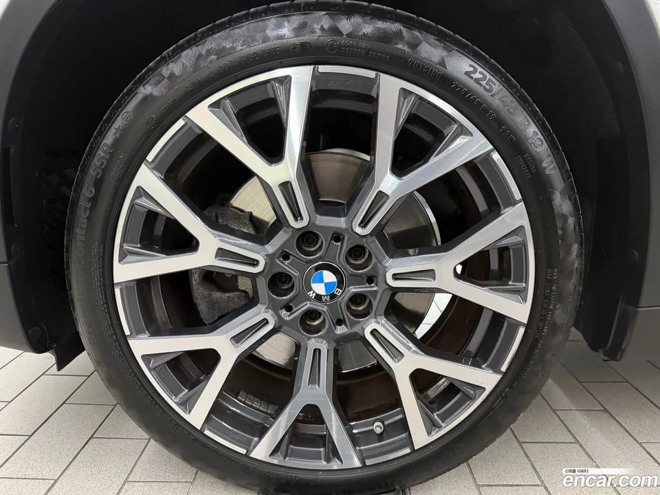 BMW X1 xDrive 20i xLine 2022 — миниатюра 2