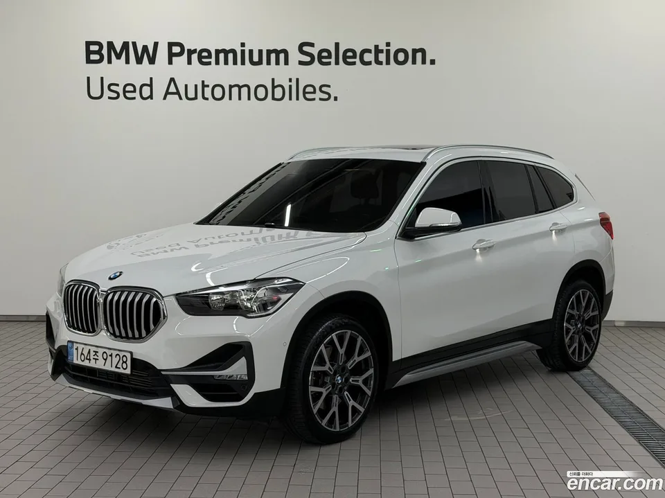 BMW X1 xDrive 20i xLine 2022 — фото 1, купить с доставкой в Москву