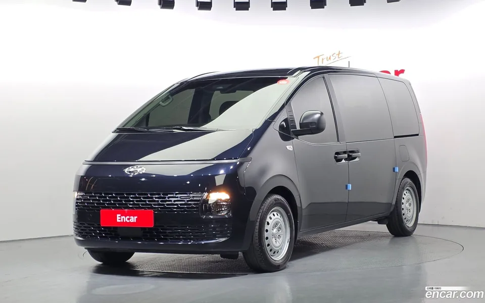 Hyundai Staria 11 2023 — фото 1, купить с доставкой в Москву
