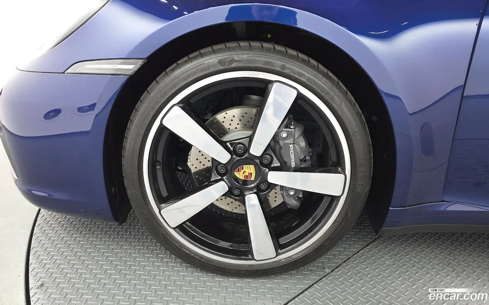 Porsche 911 (992) 4 2024 — миниатюра 5