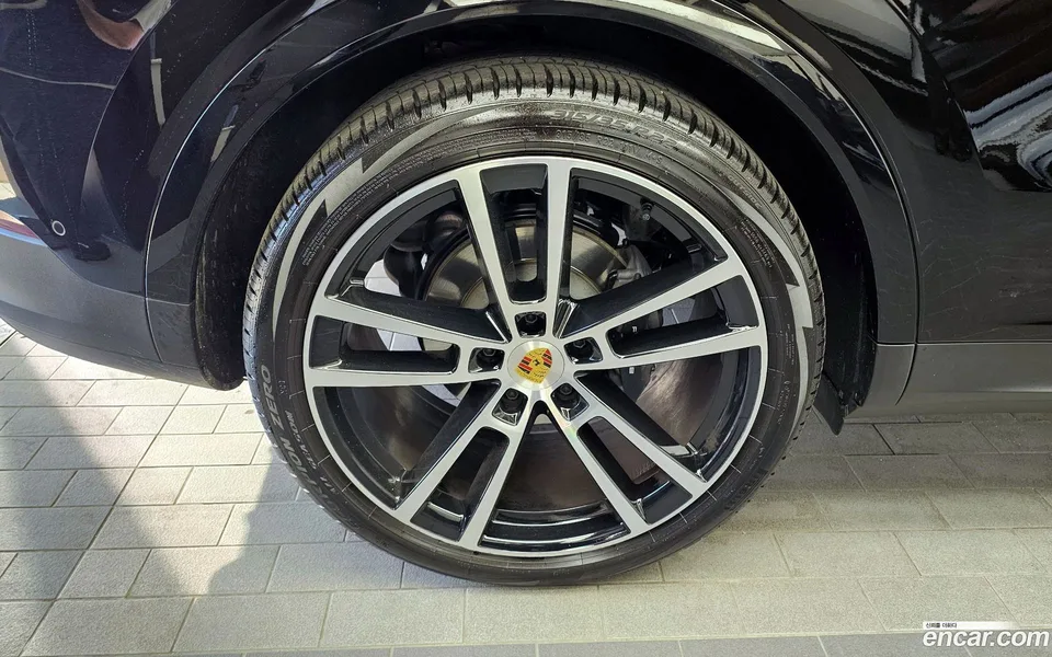 Porsche Cayenne 3.0 2024 — миниатюра 2