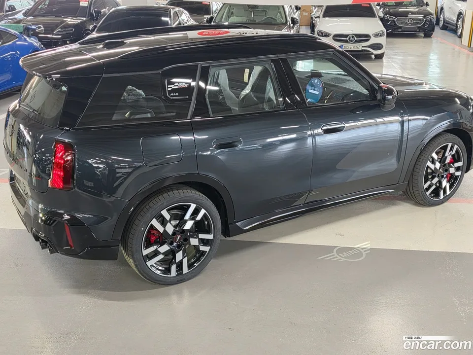 MINI Cooper S Countryman ALL4 JCW 2026 — миниатюра 2