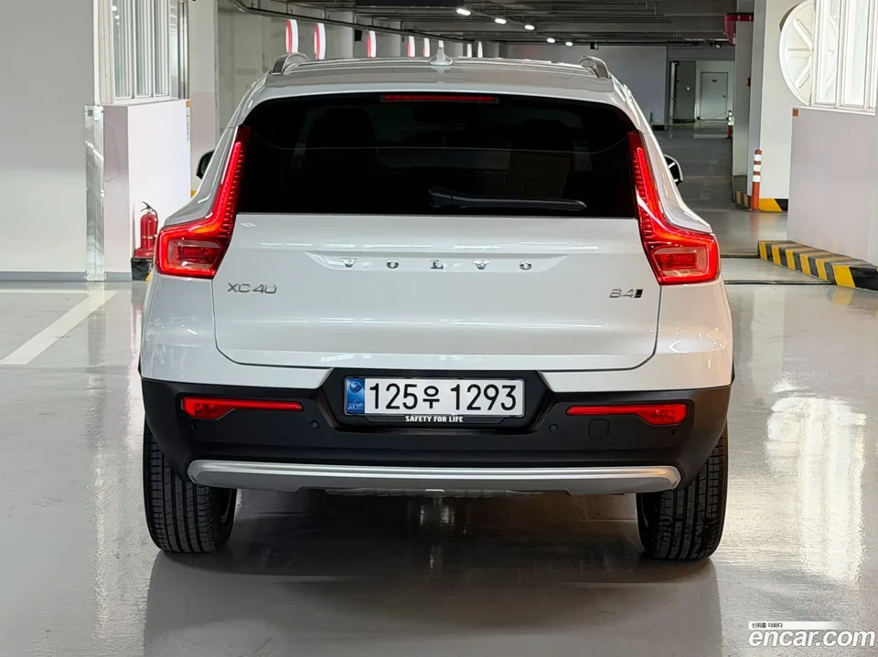 Volvo XC40 B4 2025 — миниатюра 4