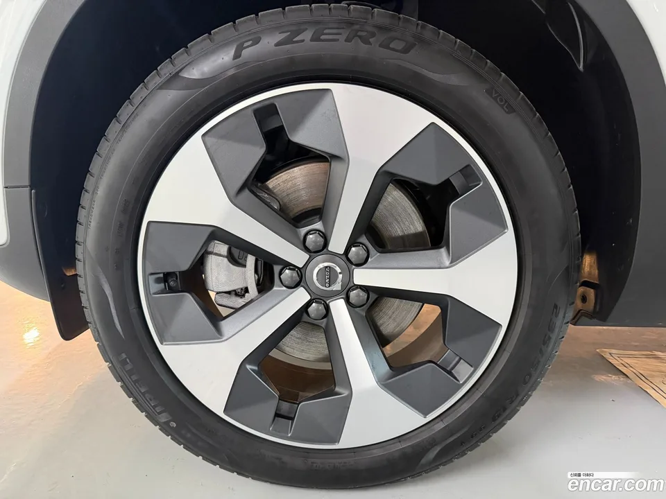 Volvo XC40 B4 2025 — миниатюра 5