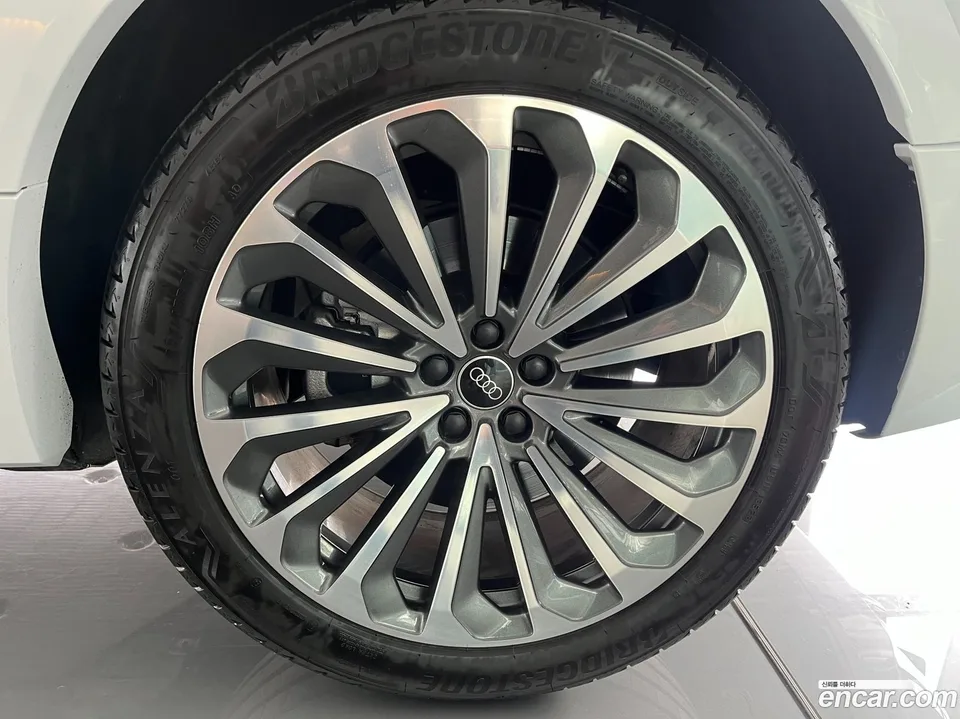 Audi Q8 e-tron 55 2024 — миниатюра 5