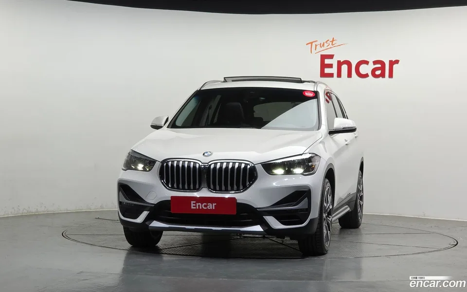BMW X1 xDrive 20i xLine 2022 — миниатюра 3