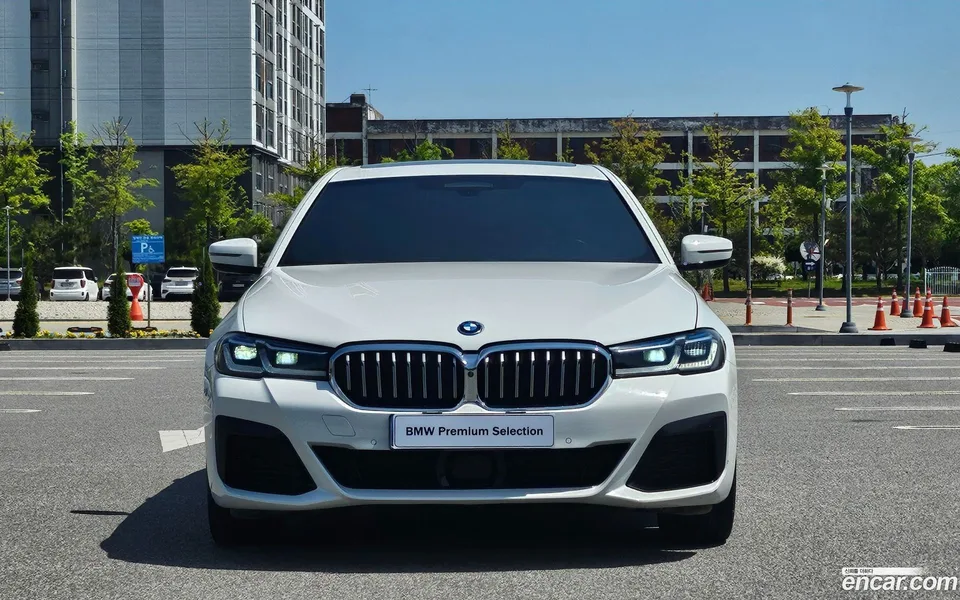 BMW 5 Series 530e M 2023 — миниатюра 3